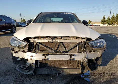 2022 Mercedes-Benz C 300 z USA, uszkodzony, nr VIN W1KAF4GB6NR066997